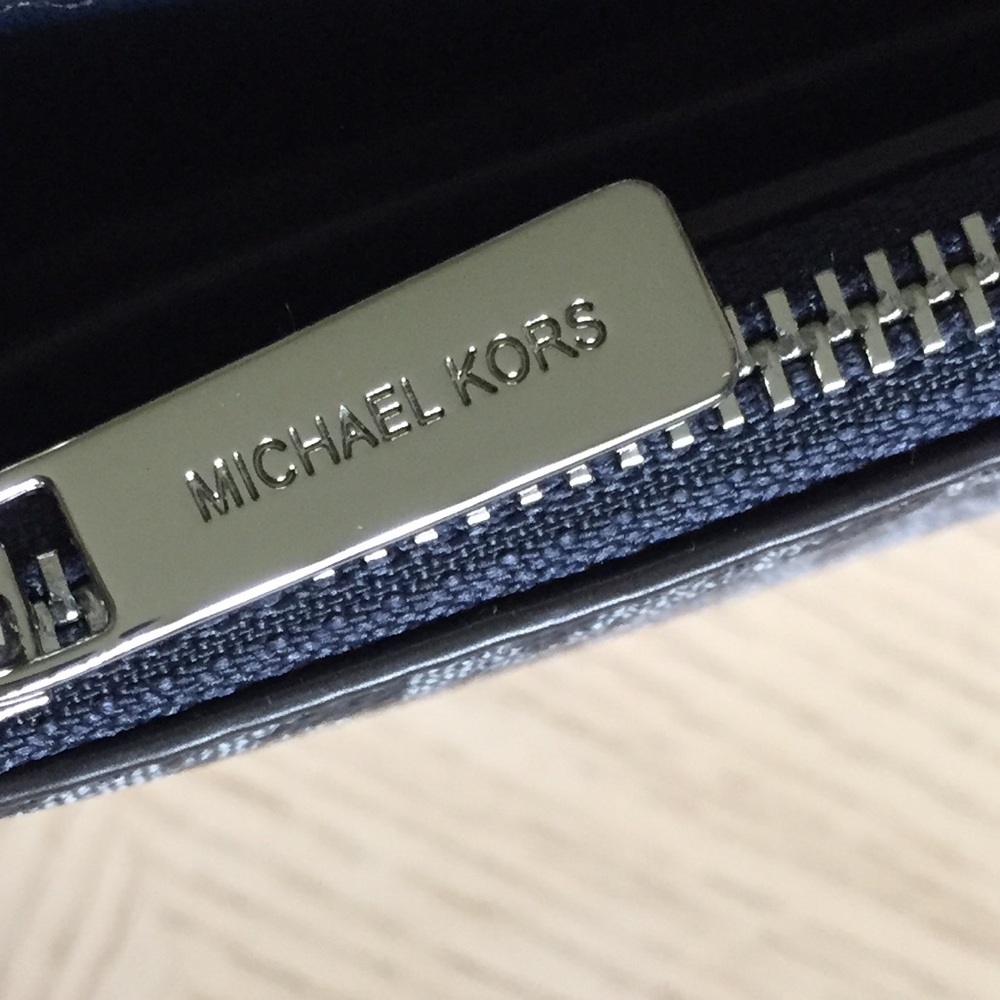 Michael Kors Navy Double Zip Phone Wallet Wristlet - Picture 5 of 10